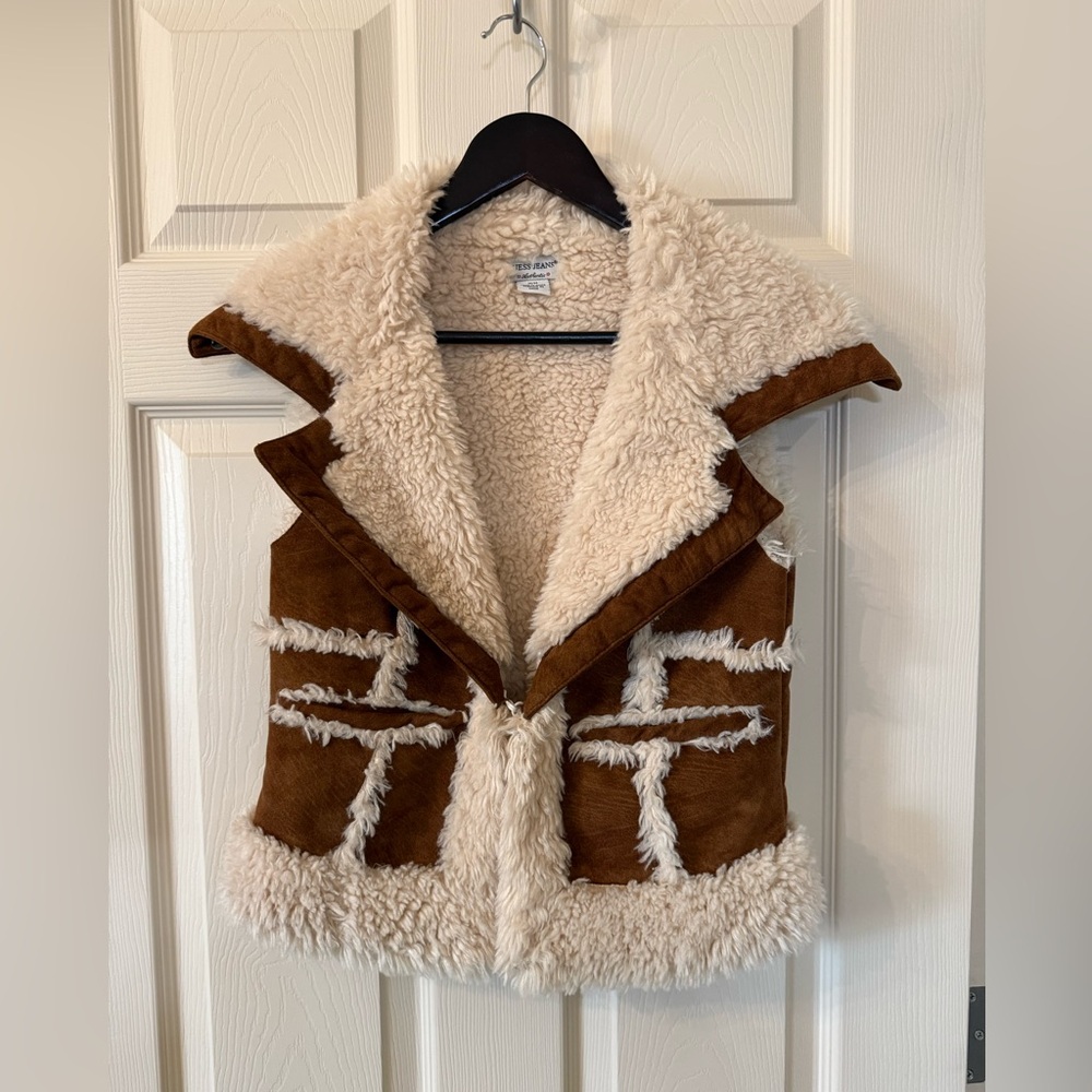 Gorgeous Guess Faux Shearling Boho Festival Vest Size M fits Smaller